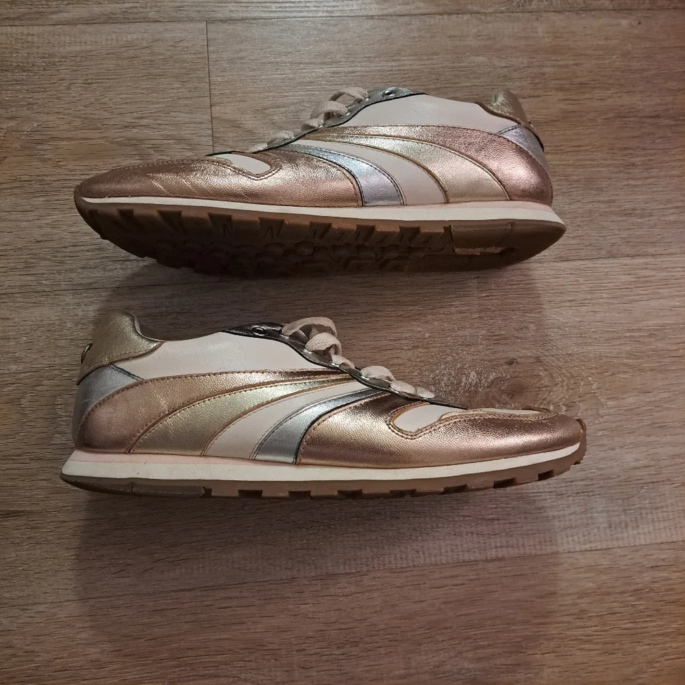 COACH Wave Patchwork Runner Beige Rose Silver Gold Wave Stripes Women's Size 8.5